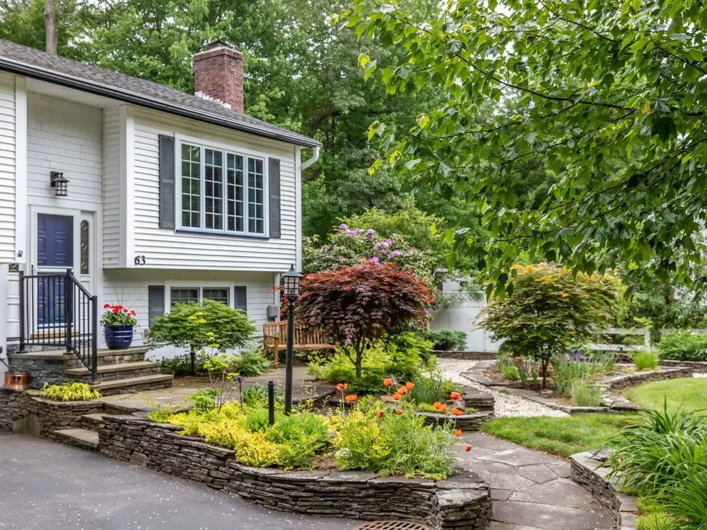 63 Robin Road Colchester VT 05446