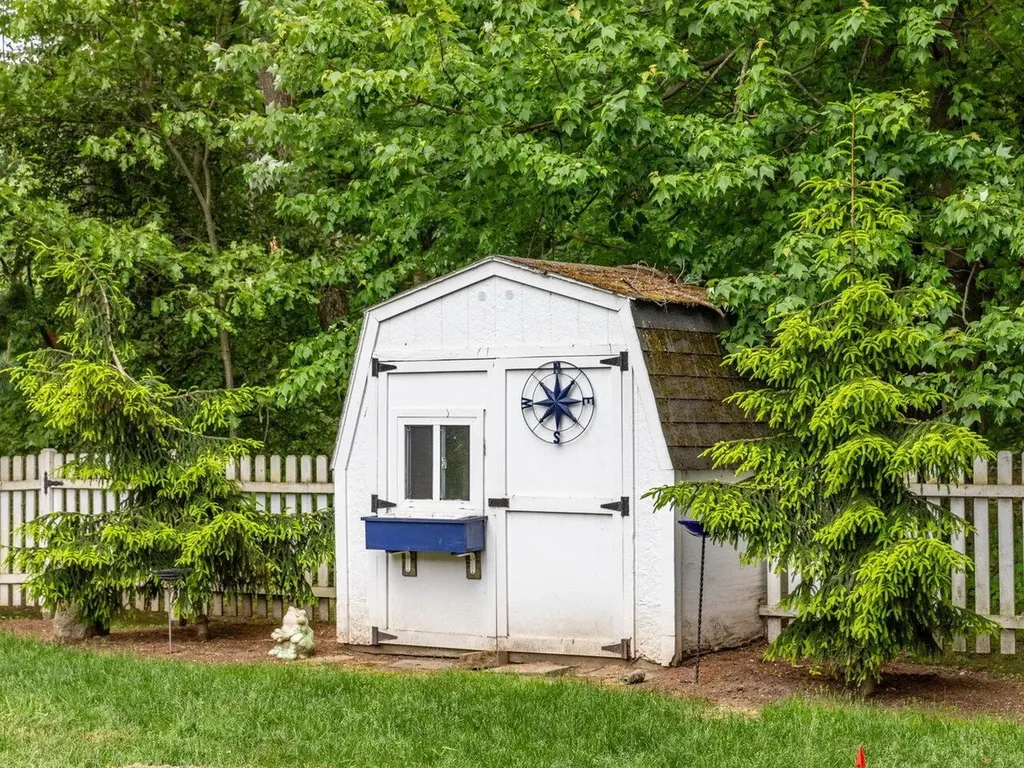 63 Robin Road Colchester VT 05446