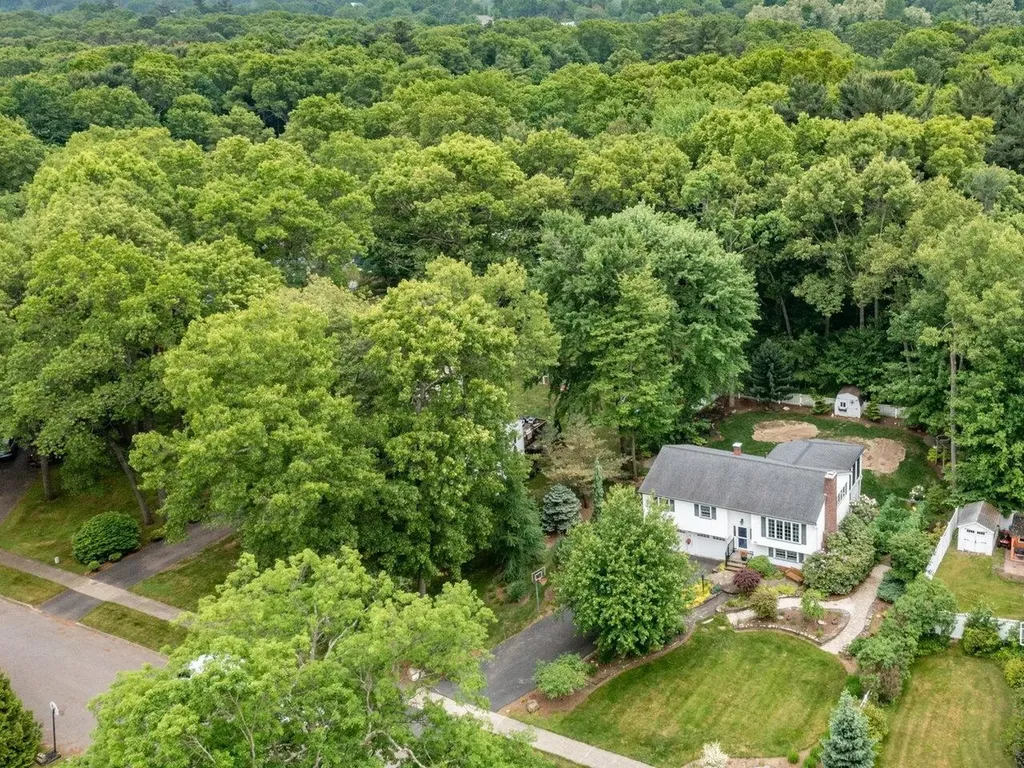 63 Robin Road Colchester VT 05446