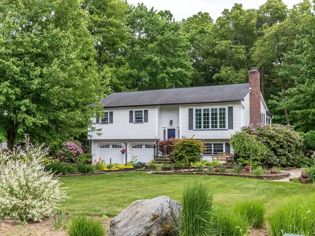 63 Robin Road Colchester VT 05446