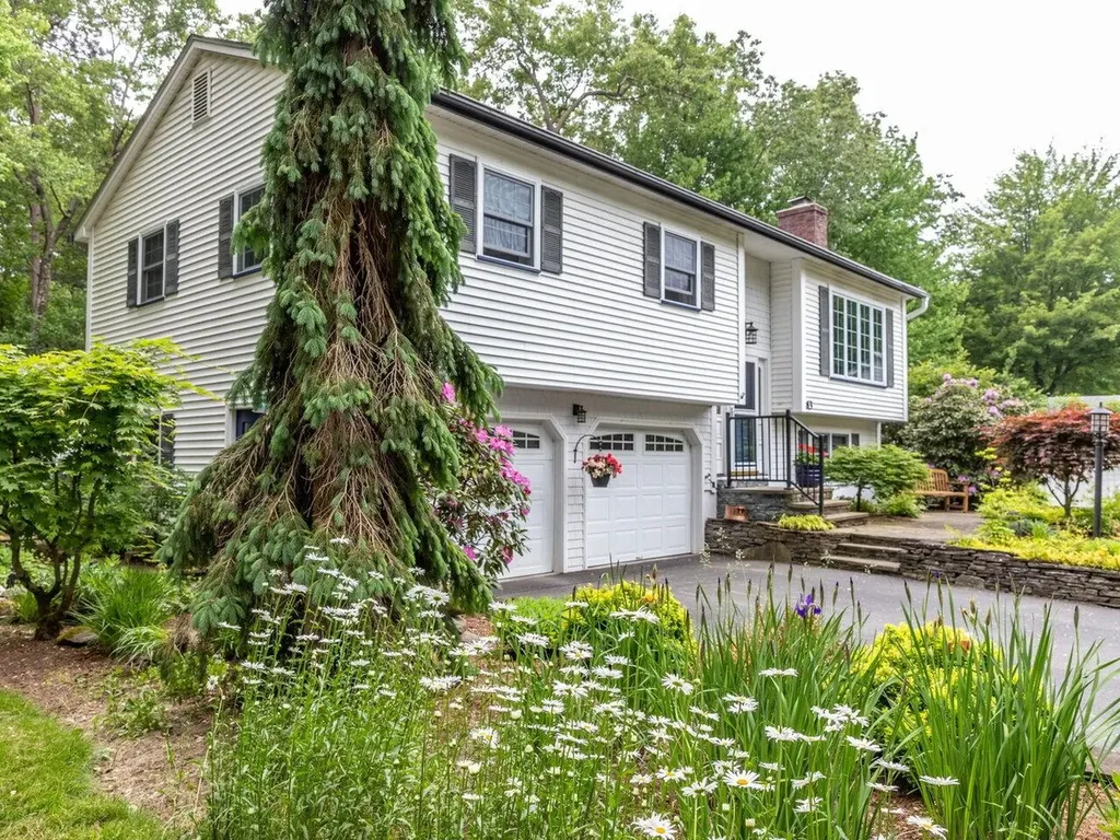 63 Robin Road Colchester VT 05446