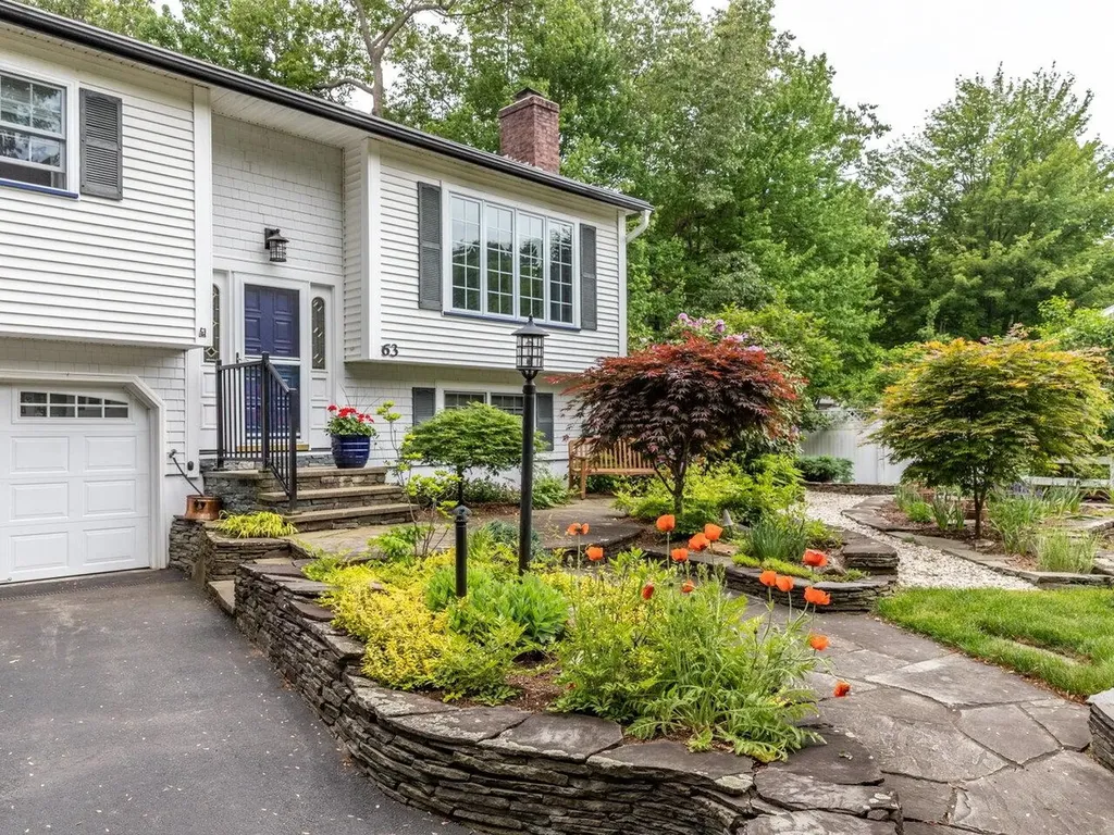 63 Robin Road Colchester VT 05446