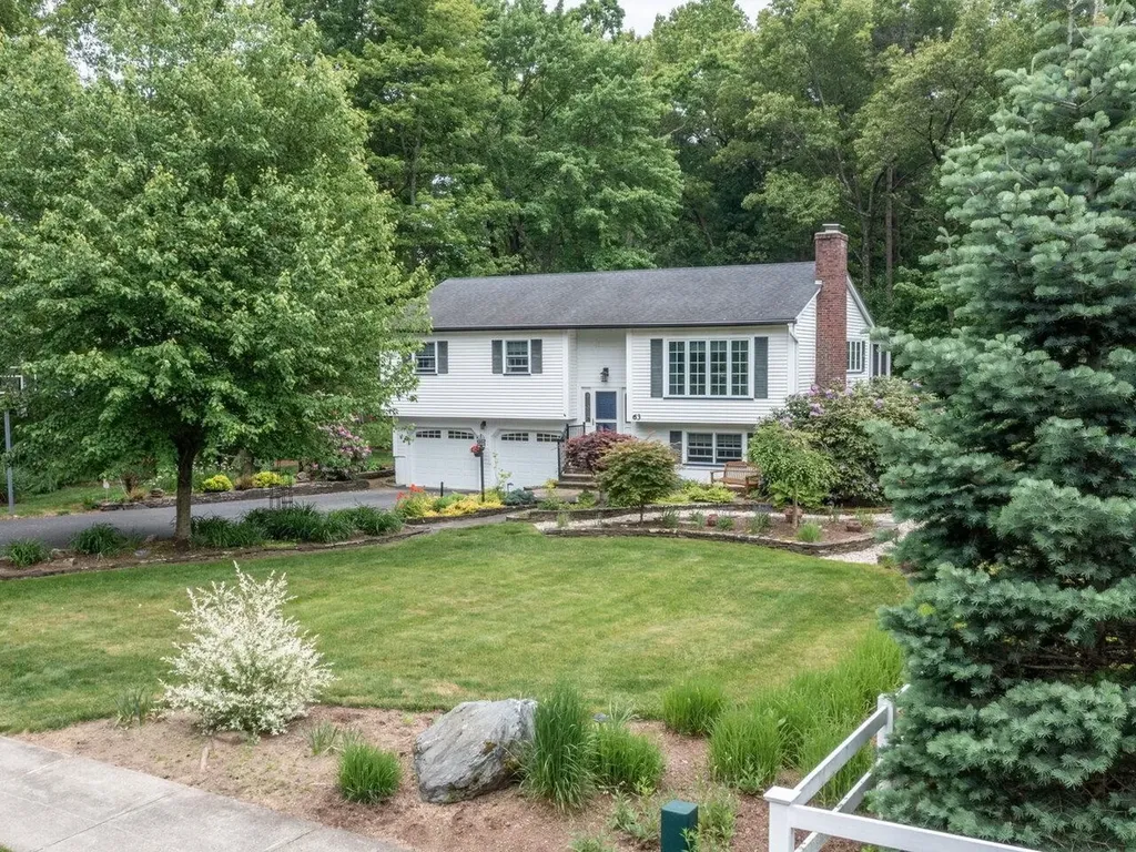 63 Robin Road Colchester VT 05446