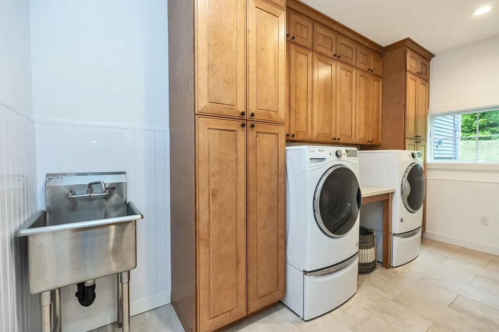 38 West Shore Circle Stoddard NH 03464