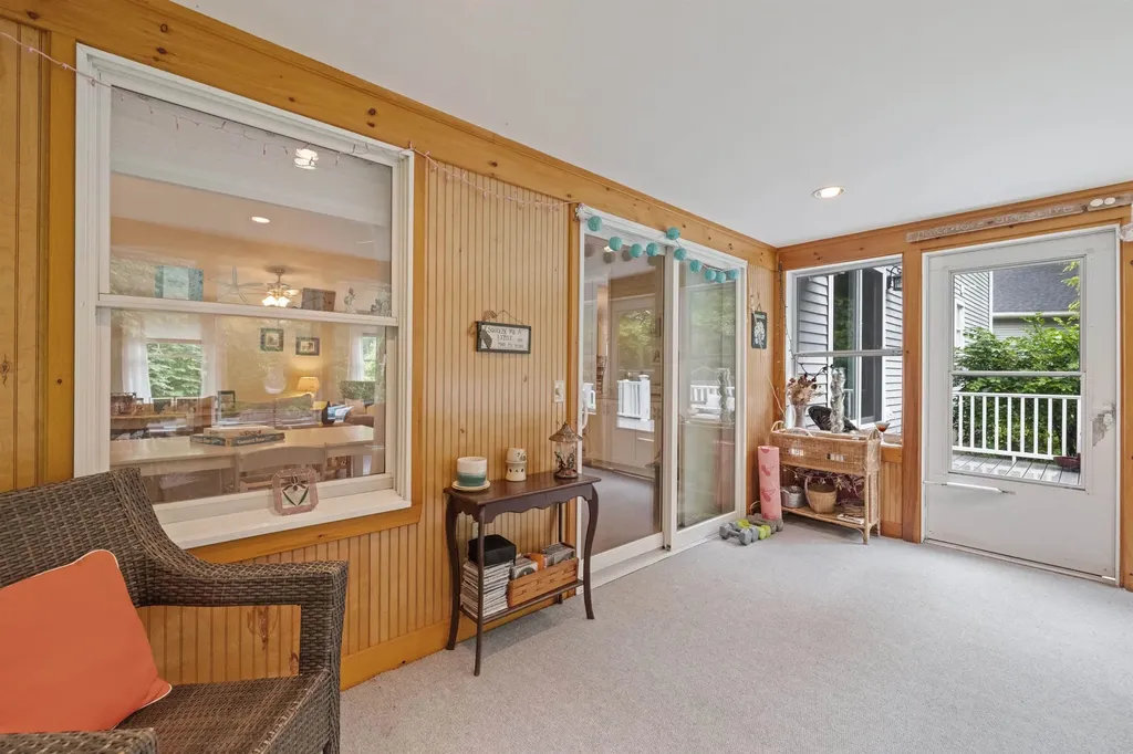 13 Mcneil Road Hillsborough NH 03244