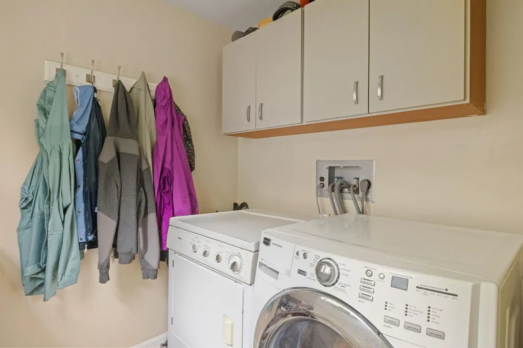 13 Mcneil Road Hillsborough NH 03244