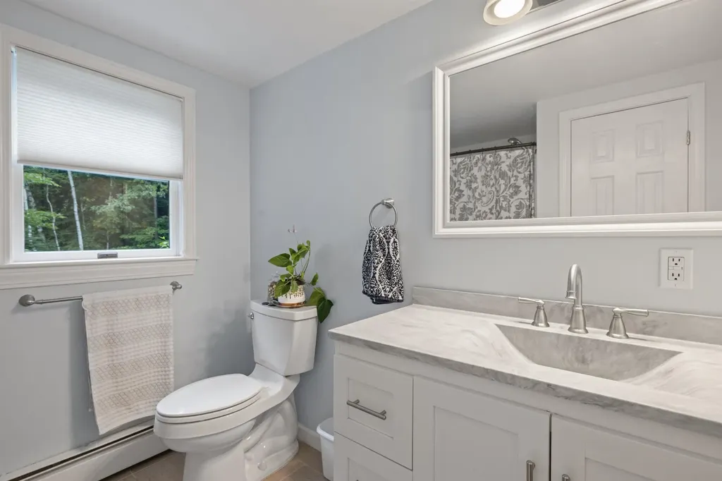 13 Mcneil Road Hillsborough NH 03244