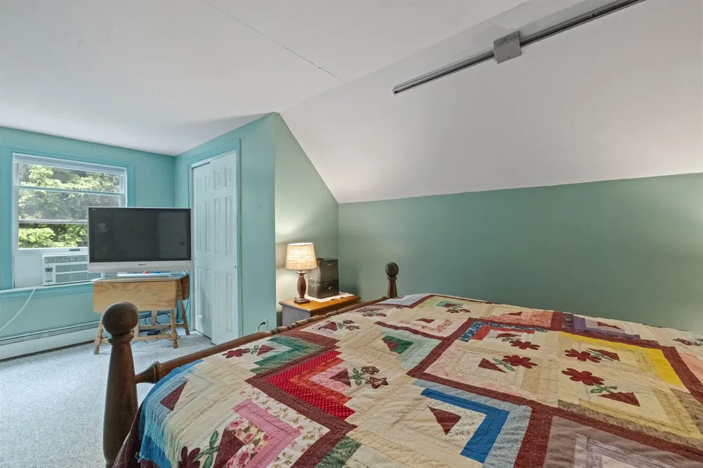 13 Mcneil Road Hillsborough NH 03244