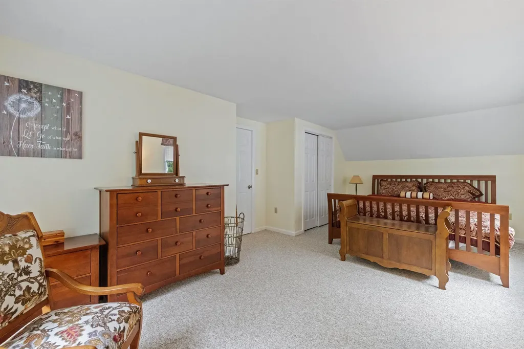 13 Mcneil Road Hillsborough NH 03244