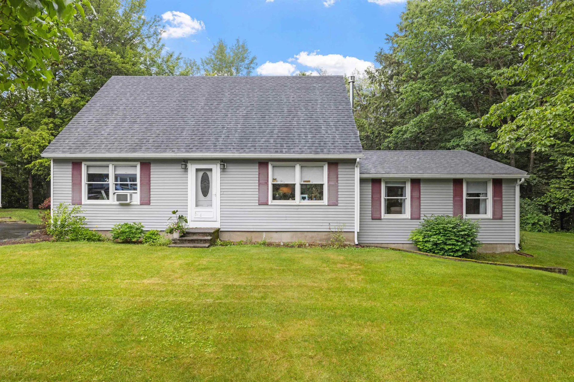 13 Mcneil Road Hillsborough NH 03244