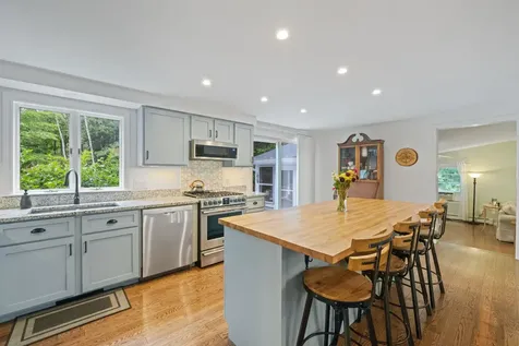 13 Mcneil Road Hillsborough NH 03244