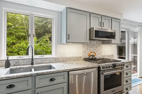 13 Mcneil Road Hillsborough NH 03244