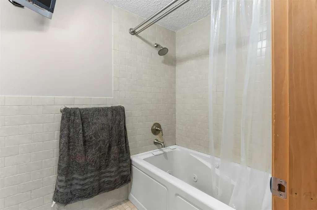 70 Tabor Circle Albany NH 03818