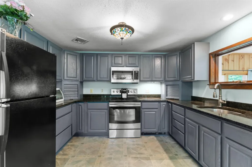 70 Tabor Circle Albany NH 03818