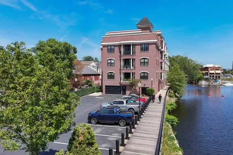 52 Main Street Nashua NH 03064