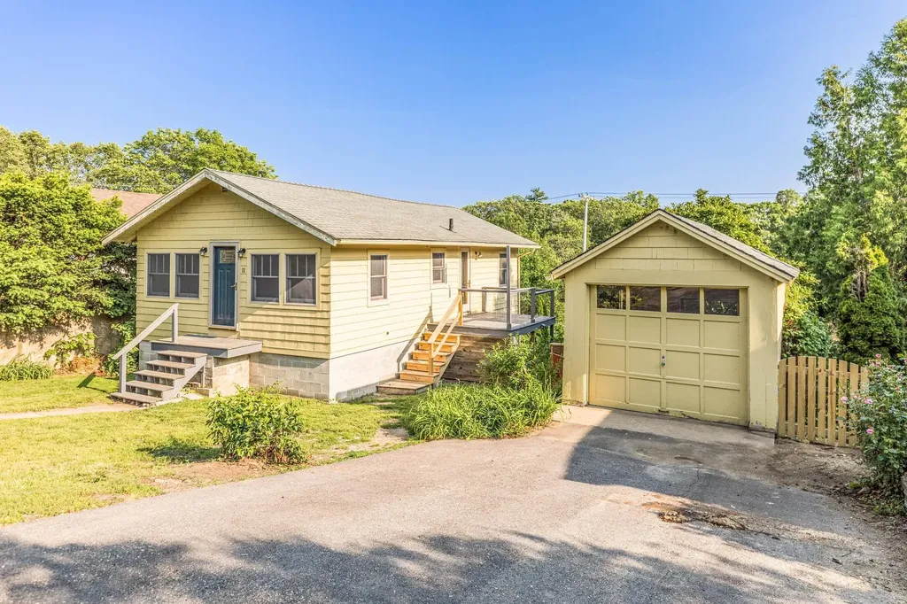 11 Bridge Street Kittery ME 03904-1501