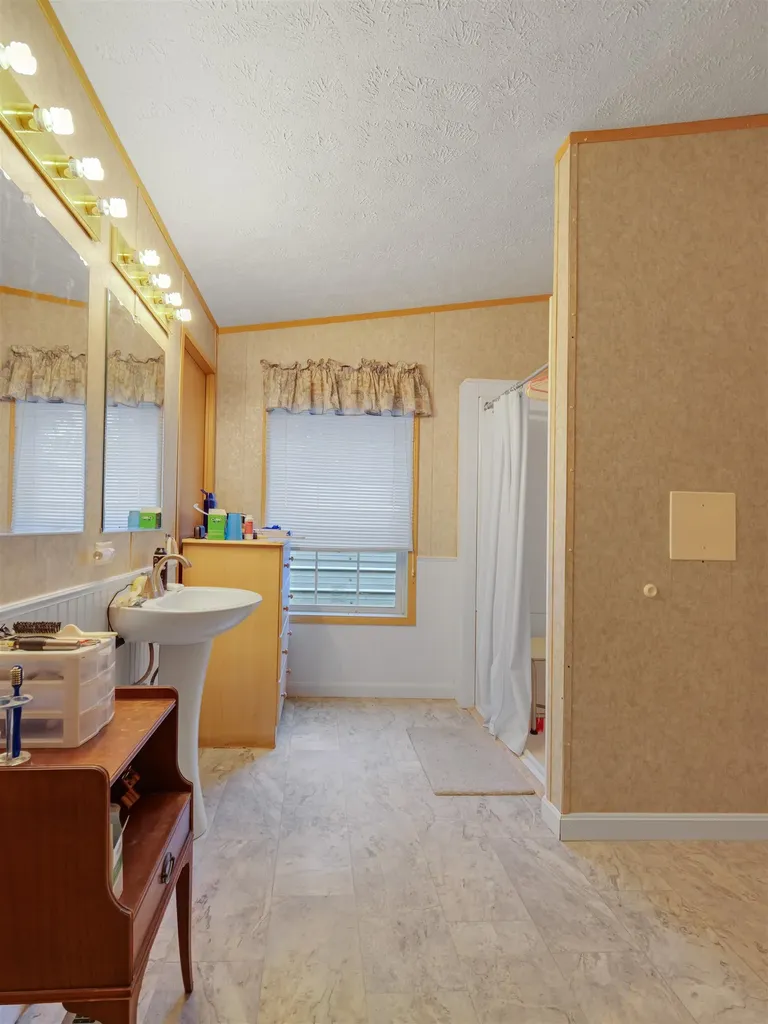 14 Pondview Road Chittenden VT 05737