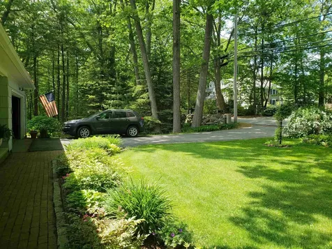 24 Chapel Road North Hampton NH 03862