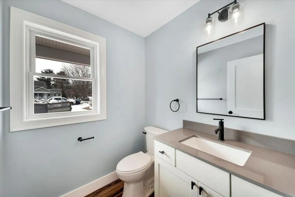 925 Falls Road Shelburne VT 05482