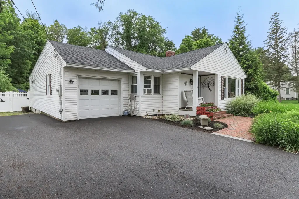 3 Mooreland Avenue Concord NH 03301