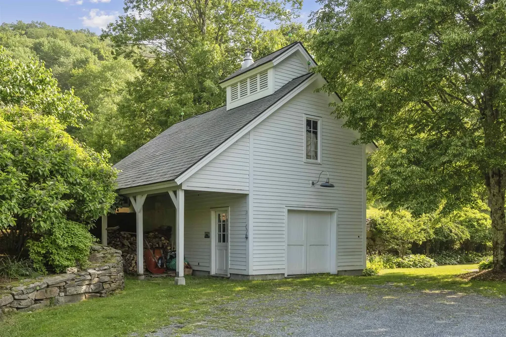 2589 W. Sandgate Road Sandgate VT 05250