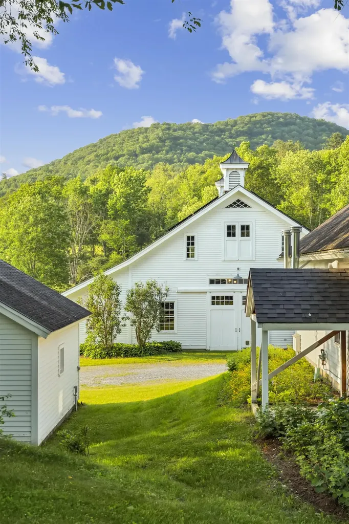 2589 W. Sandgate Road Sandgate VT 05250
