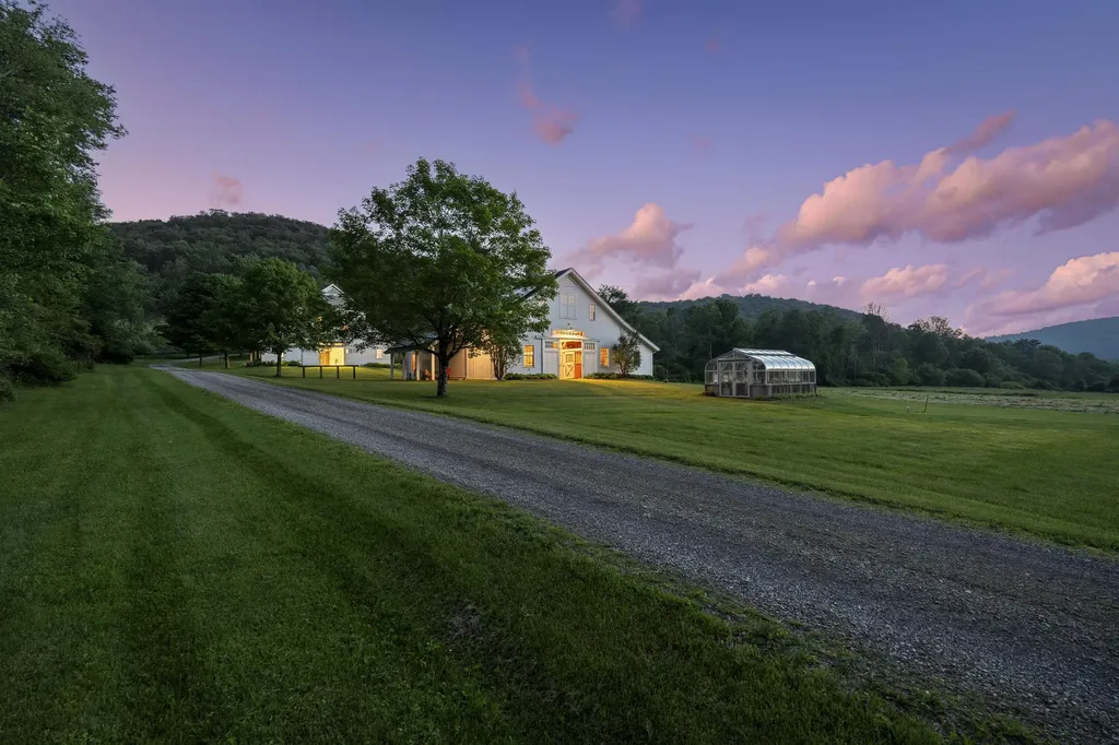 2589 W. Sandgate Road Sandgate VT 05250