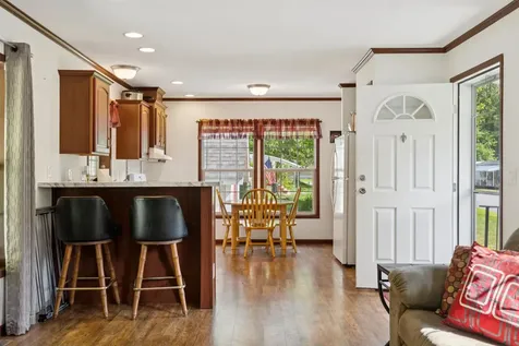 16 Maxfield Lane Hartland VT 05001