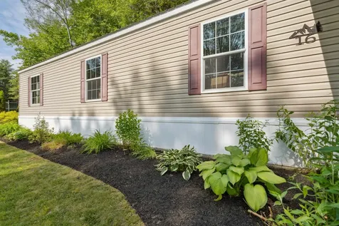 16 Maxfield Lane Hartland VT 05001