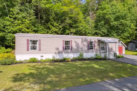 16 Maxfield Lane Hartland VT 05001