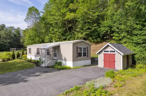 16 Maxfield Lane Hartland VT 05001