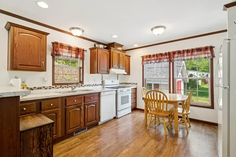 16 Maxfield Lane Hartland VT 05001