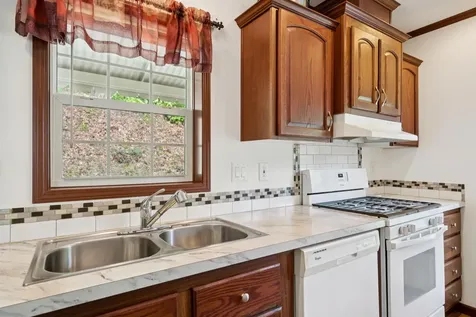 16 Maxfield Lane Hartland VT 05001