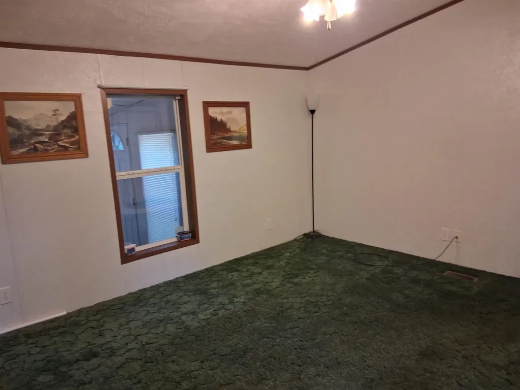 24 Flynn Lane Tamworth NH 03886