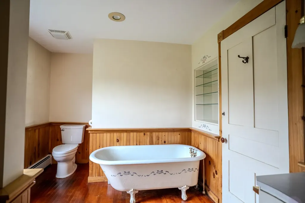 125 South Main Street Peacham VT 05862