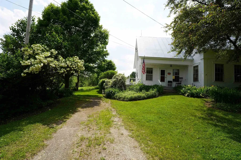 125 South Main Street Peacham VT 05862