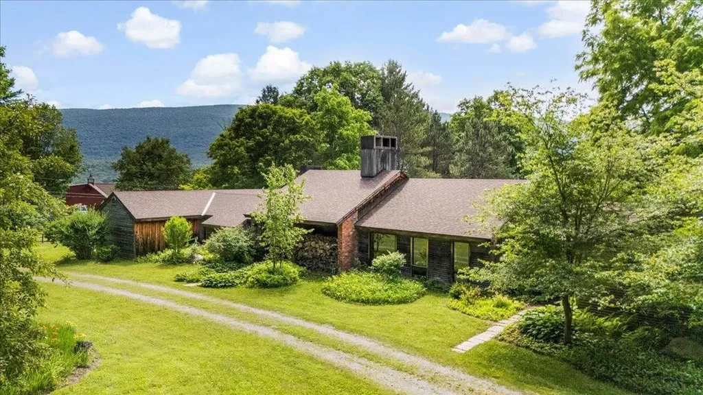 92 Coventry Lane Manchester VT 05255