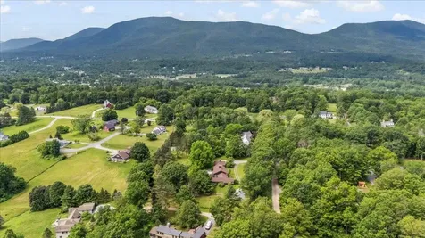 92 Coventry Lane Manchester VT 05255