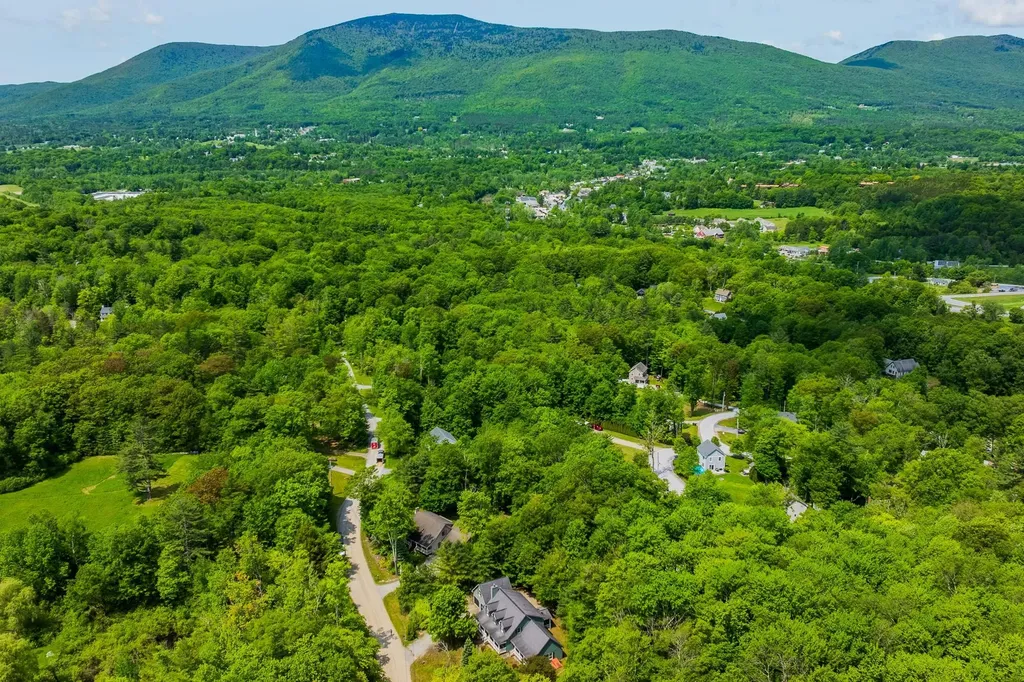 56 Mending Walls Road Manchester VT 05255