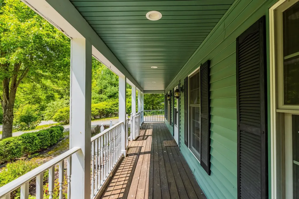 56 Mending Walls Road Manchester VT 05255