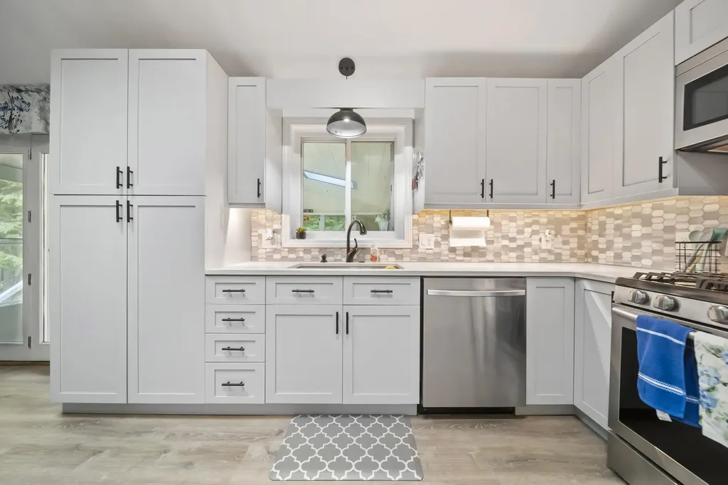 80 Overledge Drive Extension Derry NH 03038