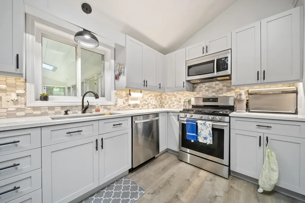 80 Overledge Drive Extension Derry NH 03038