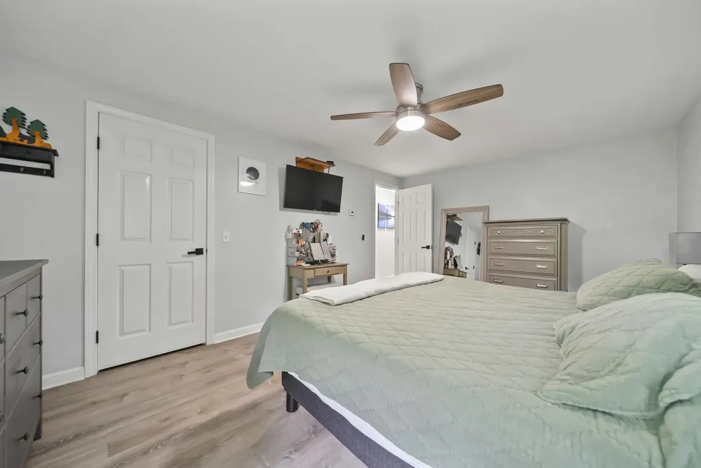 80 Overledge Drive Extension Derry NH 03038