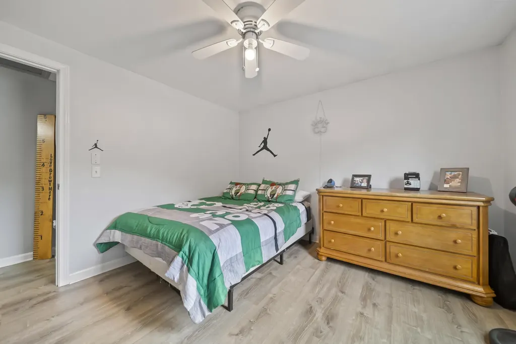 80 Overledge Drive Extension Derry NH 03038