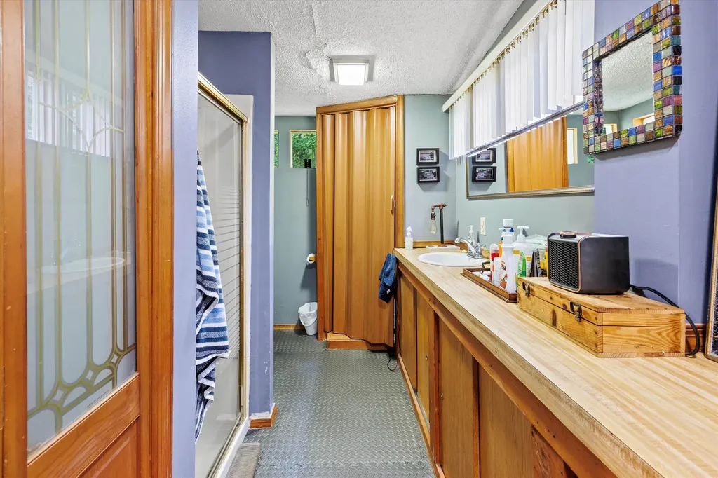 15 Milford Street Amherst NH 03031