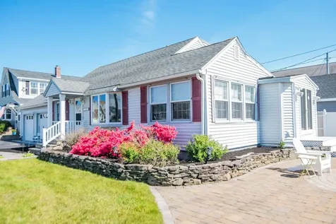 558 Hudson Street Seabrook NH 03874