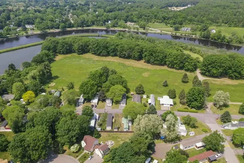 17 Hayes Park Exeter NH 03833