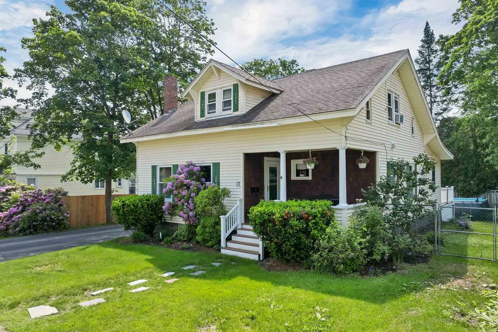 17 Oak Street Laconia NH 03246