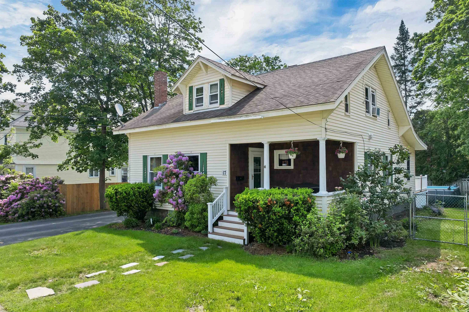 17 Oak Street Laconia NH 03246