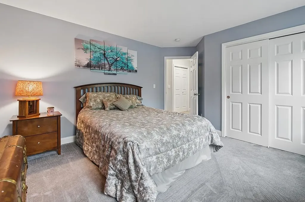 25 Pond Road Raymond NH 03077
